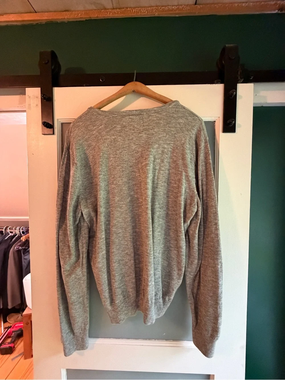 American Eagle Outfitters Men's Heather Gray V-Neck Sweater